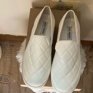 BRAND NEW STEVE MADDEN SHOES SIZE 9.5! NIB! SMOKE FREE HOME!